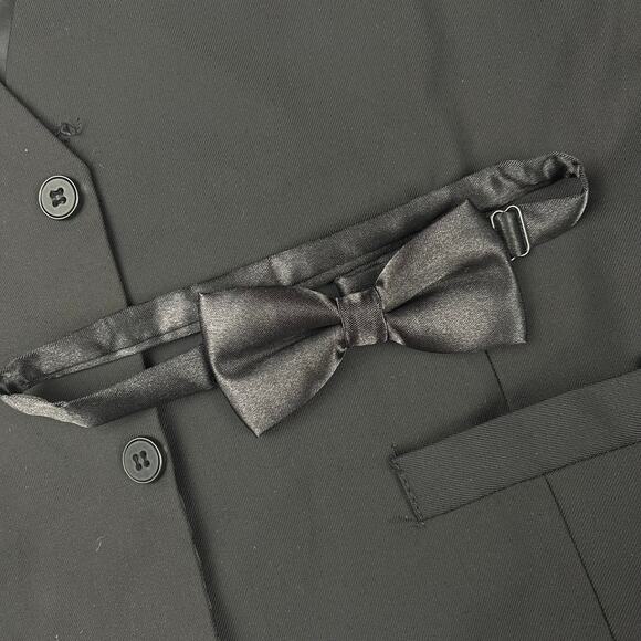 K0-1015 Lolanta Boys Black Tuxedo 4pc size 150 (size 12) - Picture 4 of 8